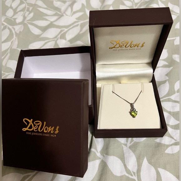 Jewelry - Devons Fine Jewelers: Peridot necklace